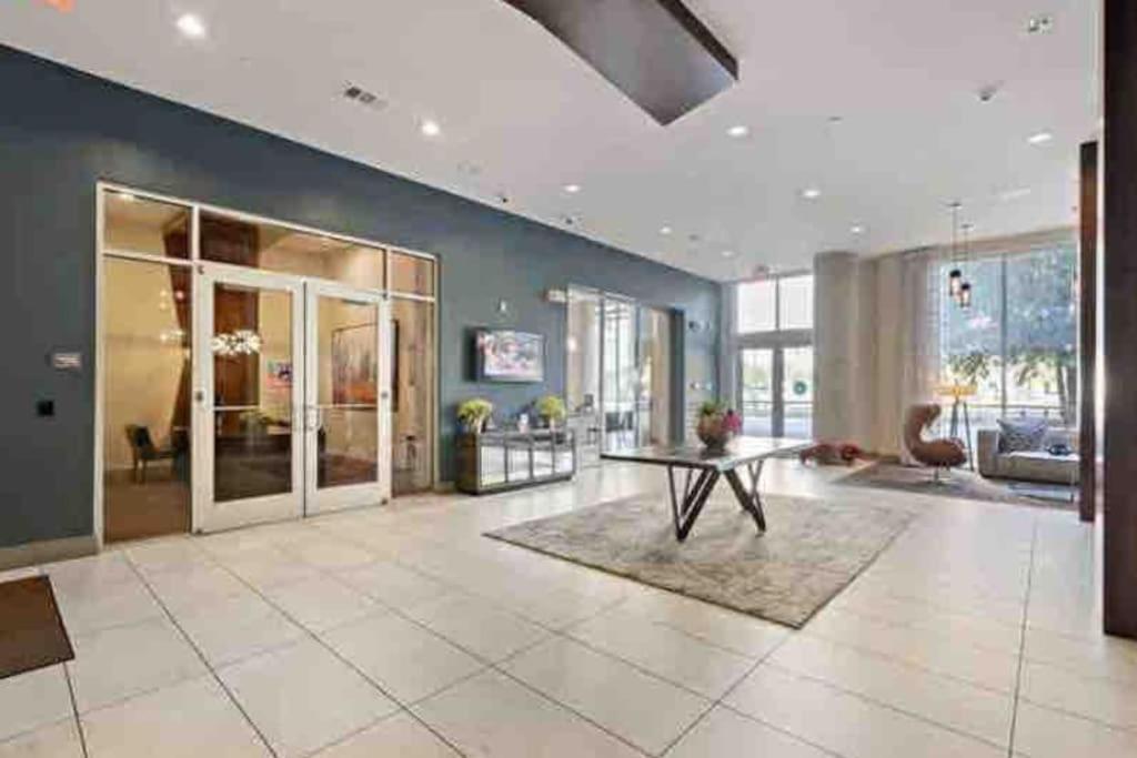 Fancy Apt Downtown. Pool. Gym. Lounge. Pet Ok Houston Eksteriør bilde