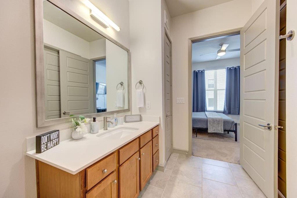 Fancy Apt Downtown. Pool. Gym. Lounge. Pet Ok Houston Eksteriør bilde